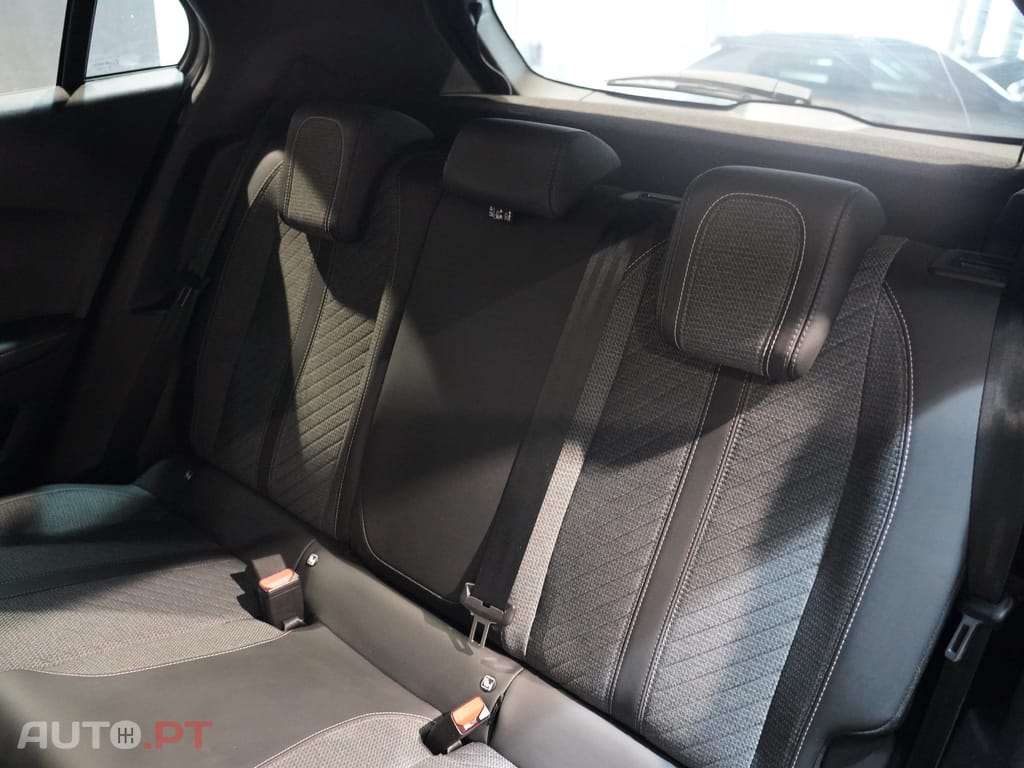 Peugeot 2008 1.2 PureTech Allure