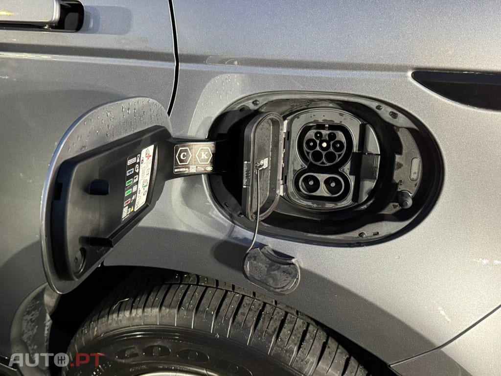 Land Rover Evoque 1.5 P300e AWD R-Dynamic S Auto