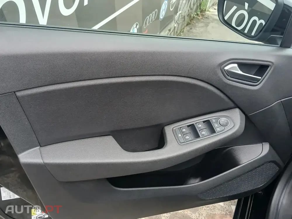 Renault Clio Outro