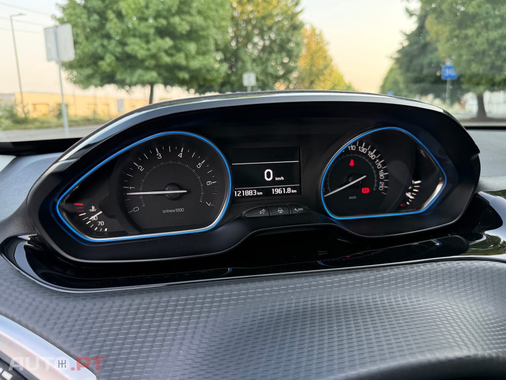 Peugeot 2008 1.2 PureTech Allure