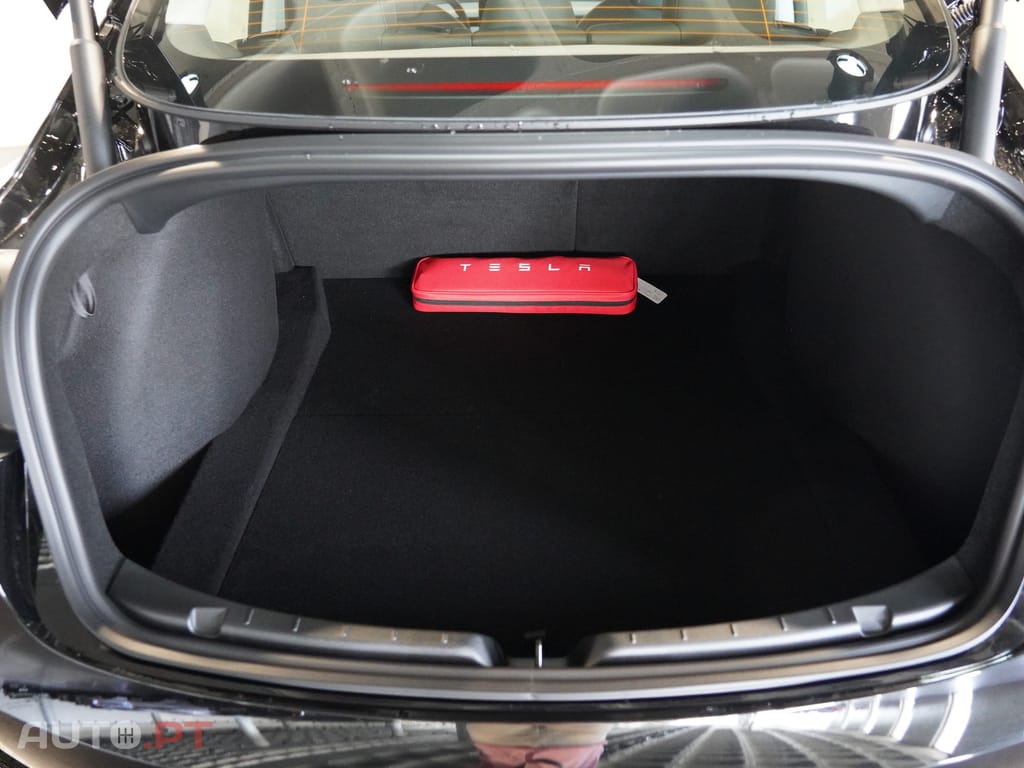 Tesla Model 3 Tração Traseira