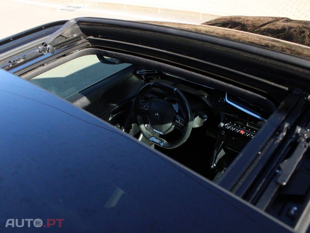 Peugeot E-2008 GT Pack
