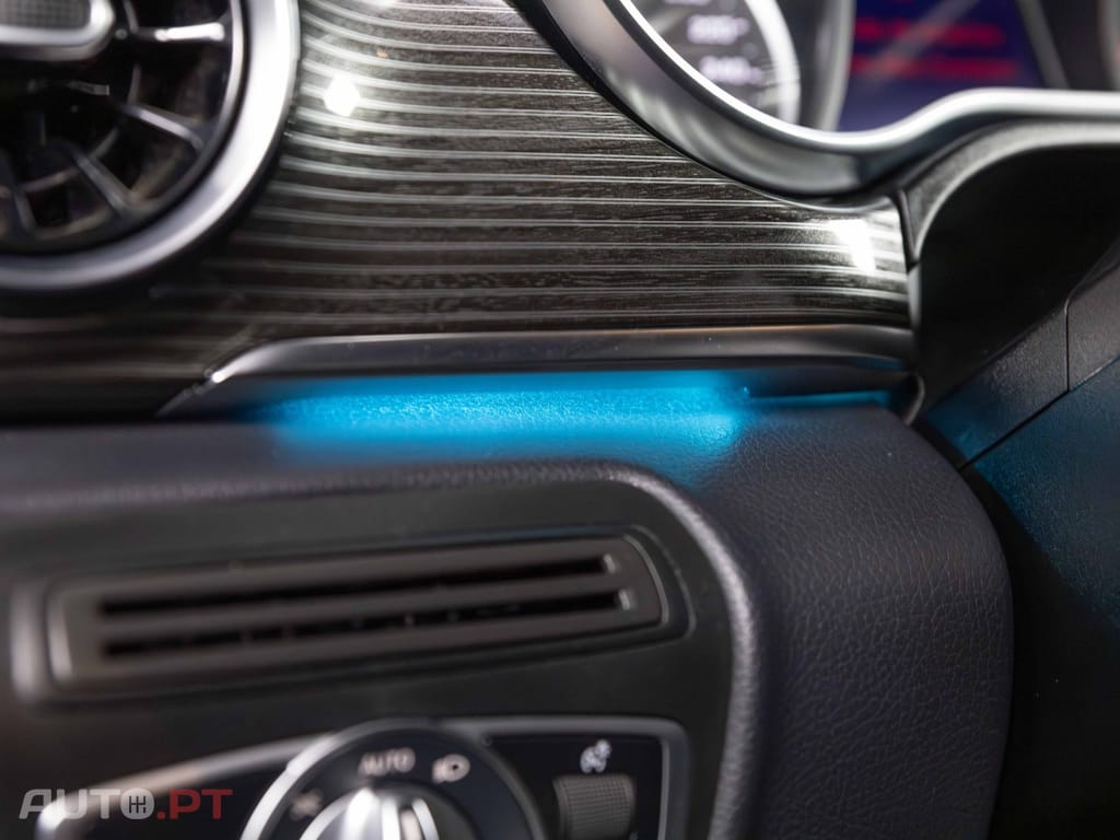 Mercedes-Benz V 300 d Longo Avantgarde