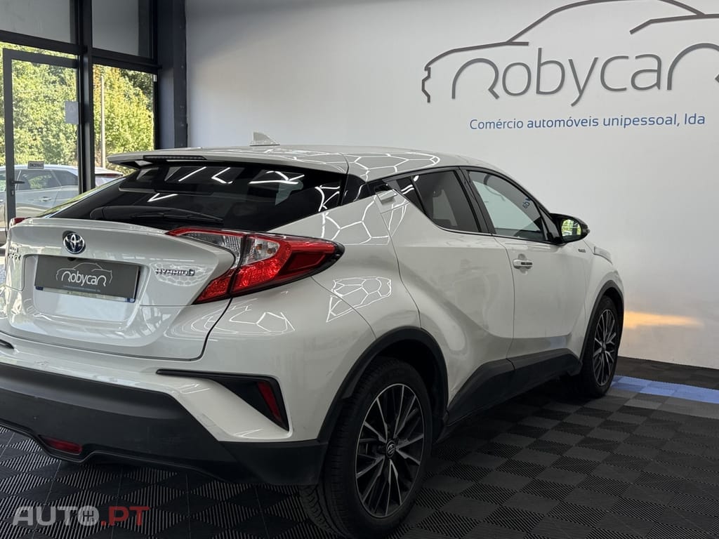 Toyota C-HR 1.8 Hybrid Square Collection