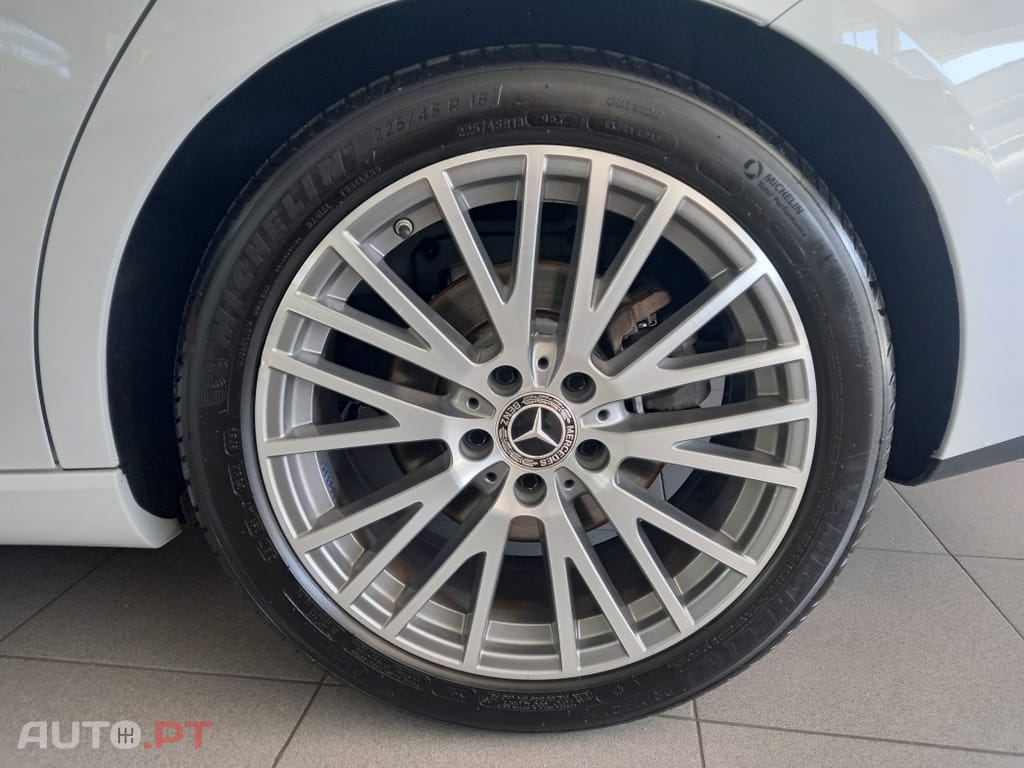 Mercedes-Benz CLA 180 Progressive Line