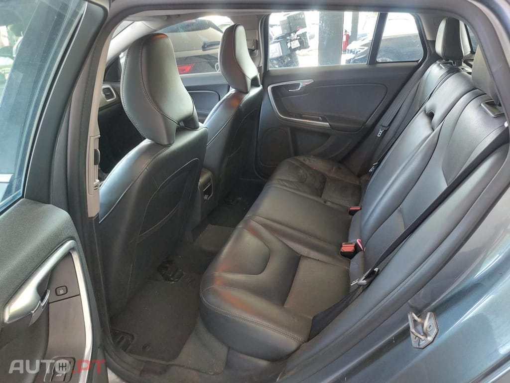 Volvo V60 2.0 D2 Momentum