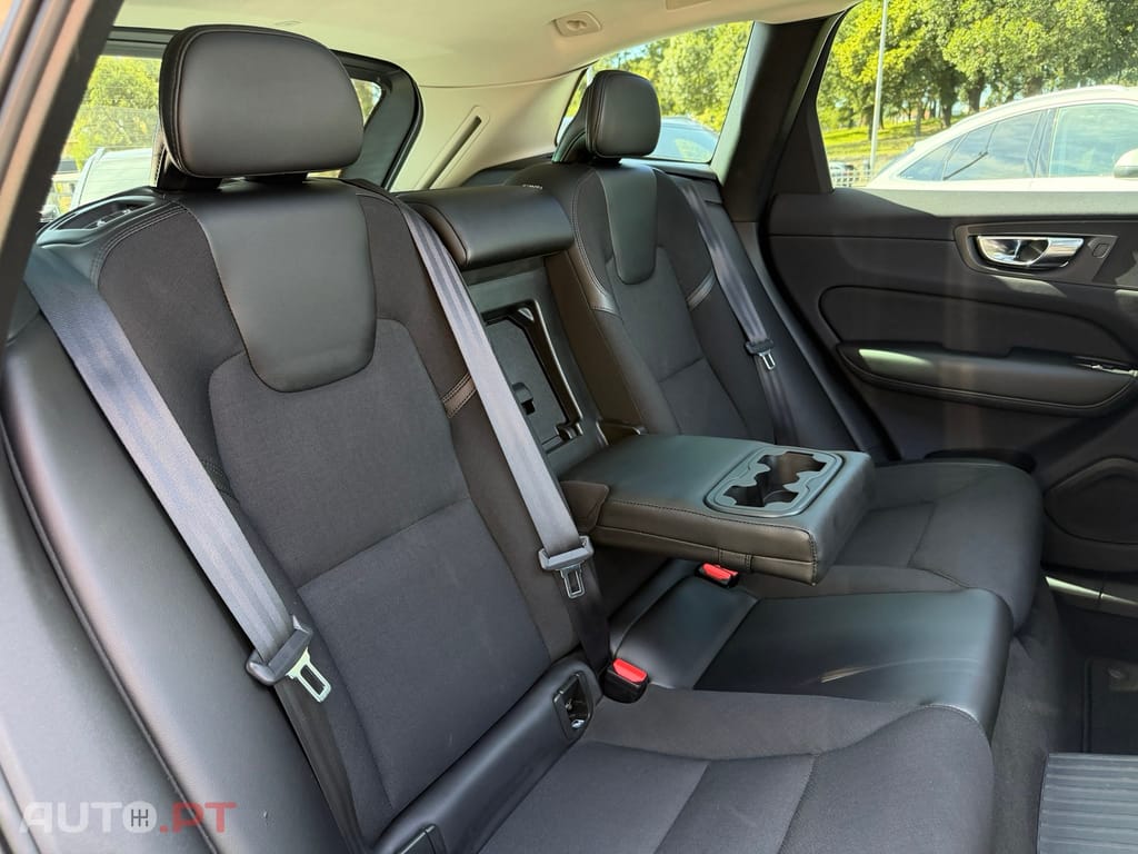 Volvo XC60 2.0 T8 PHEV Momentum Plus AWD