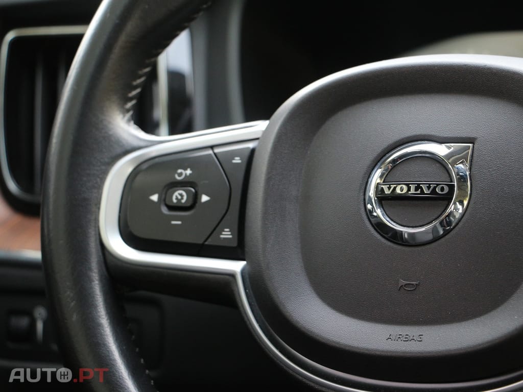 Volvo XC60 2.0 T8 PHEV Momentum AWD