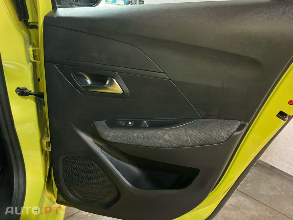 Peugeot 208 1.2 Hybrid Allure e-DCS6