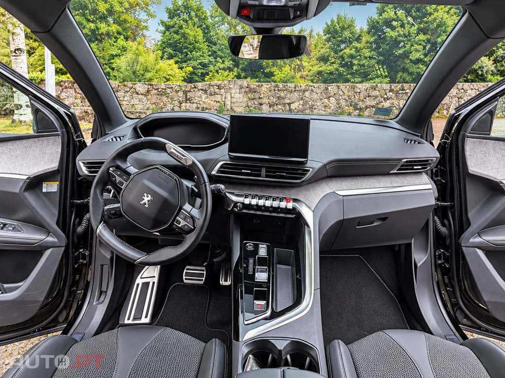 Peugeot 5008 GT Pack 1.2  130cv EAT8 | 7 Lugares | 2023 | 24.716 km