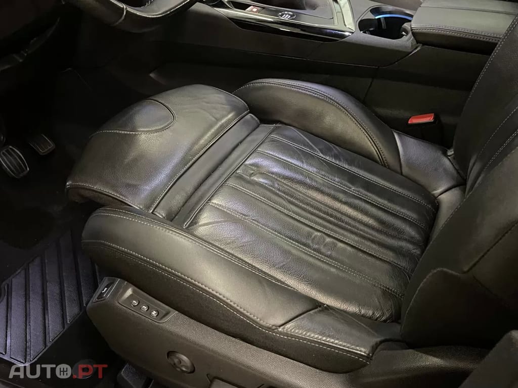 Peugeot 3008 1.5 BlueHDi Allure Pack — fotografia 17