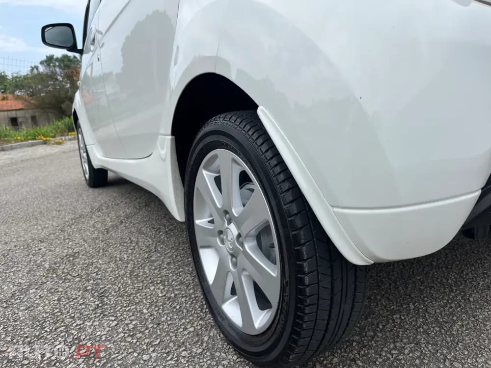 Peugeot iOn Active