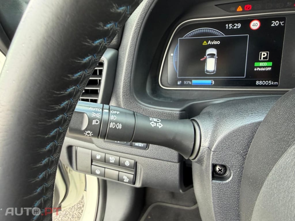 Nissan Leaf N-Connecta Two Tone