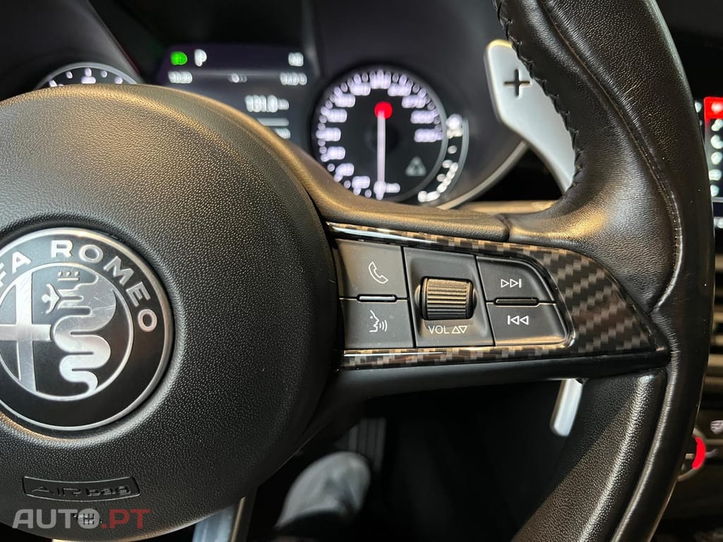 Alfa Romeo Giulia Quadrifoglio bi-turbo 510cv