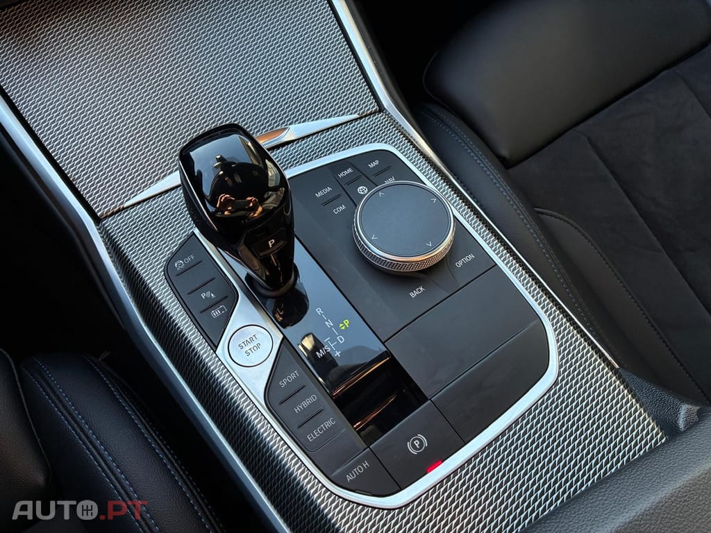 BMW 330 e Touring Pack M Auto — fotografia 25