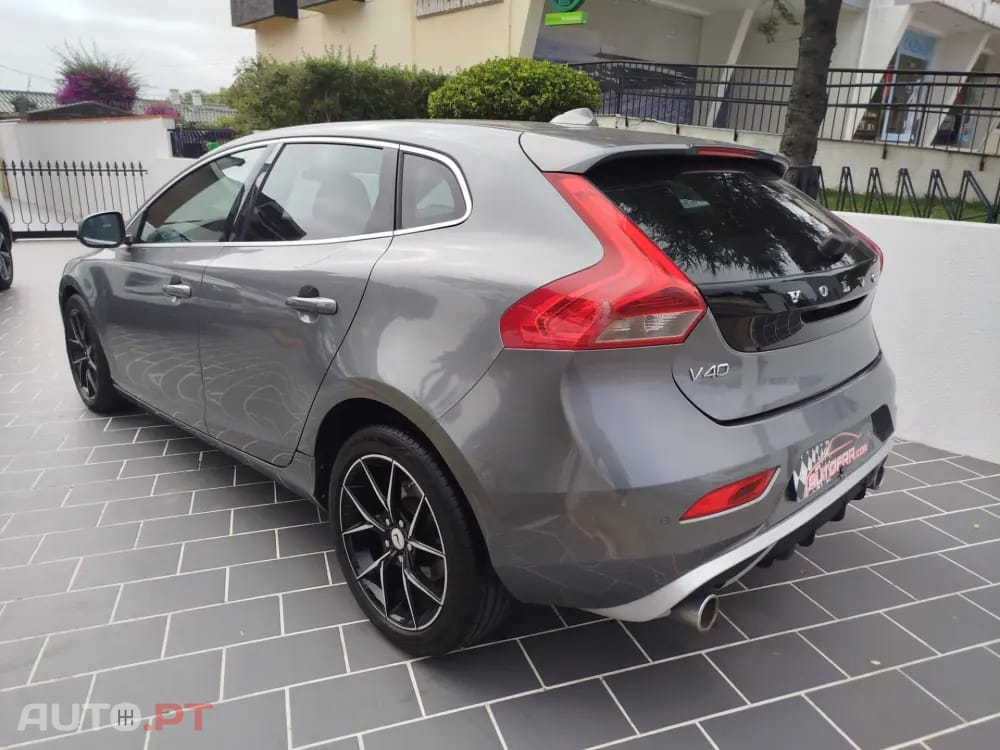 Volvo V40 2.0 D4 R-Design Summum