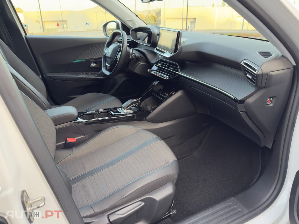 Peugeot 2008 PureTech 130 EAT8 Allure