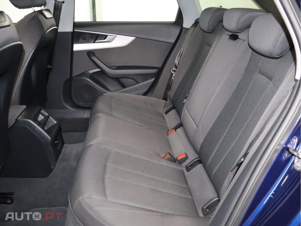 Audi A4 30 TDI S tronic Avant