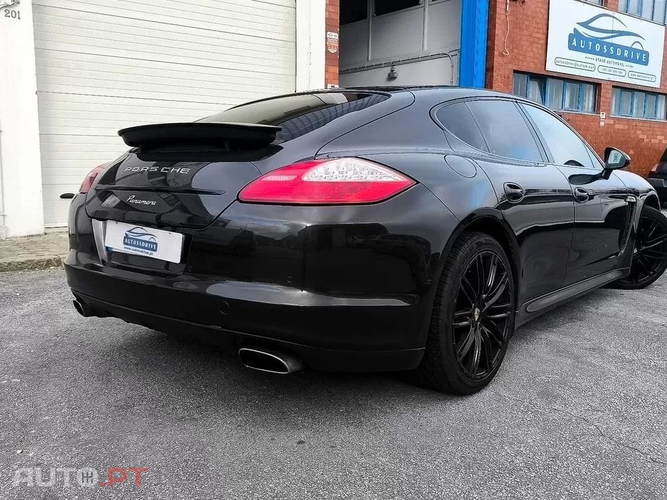 Porsche Panamera 4 Platinum Edition PDK