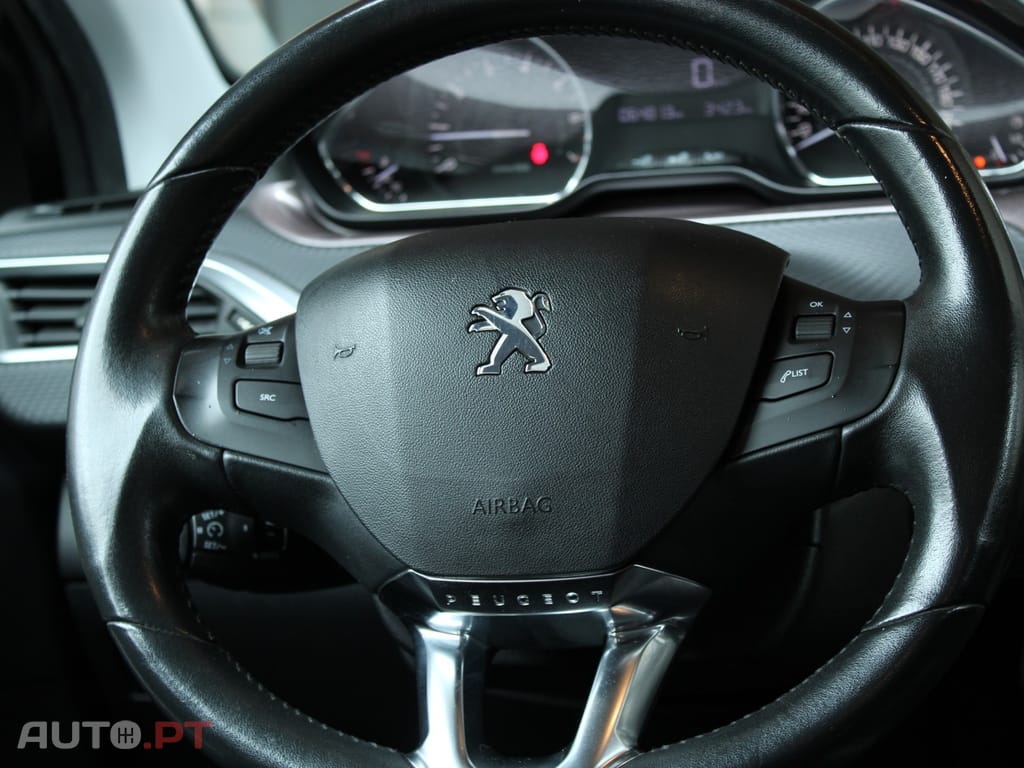 Peugeot 2008 1.2 PureTech Allure