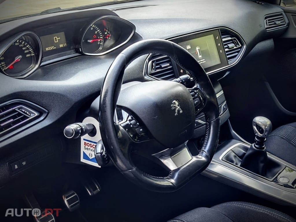 Peugeot 308 1.2 PureTech Allure Full LED
