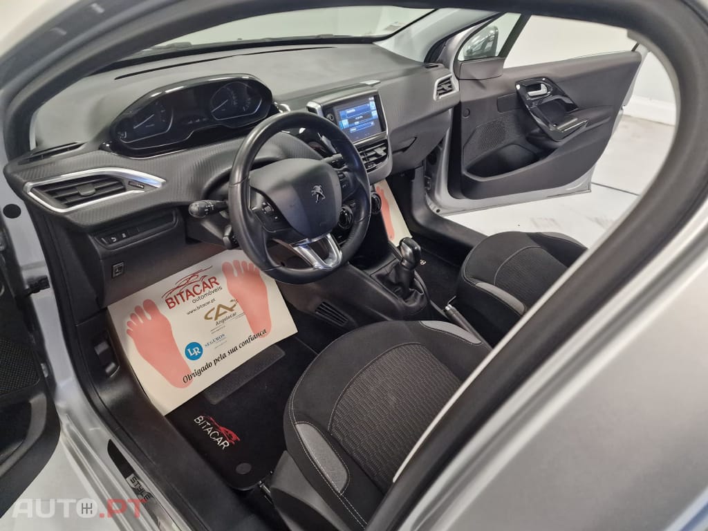 Peugeot 208 1.2 STYLE