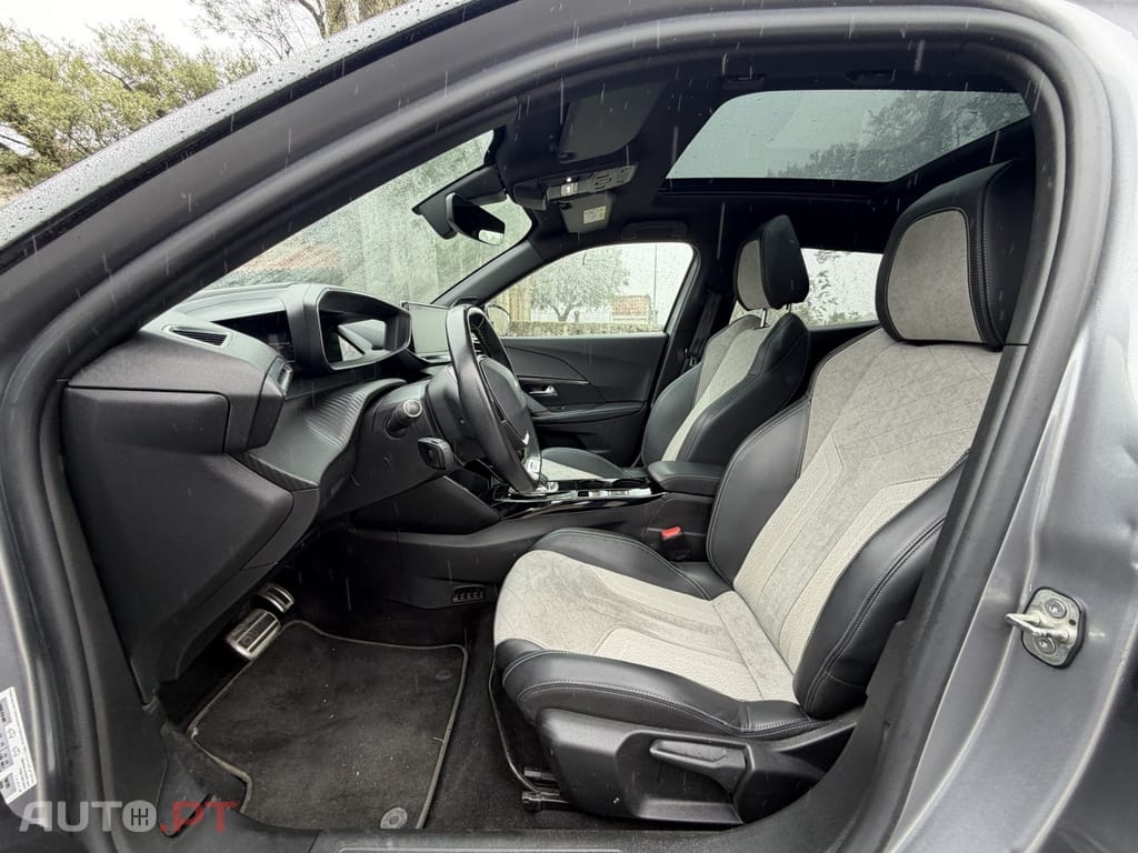 Peugeot E-2008 54 kWh GT