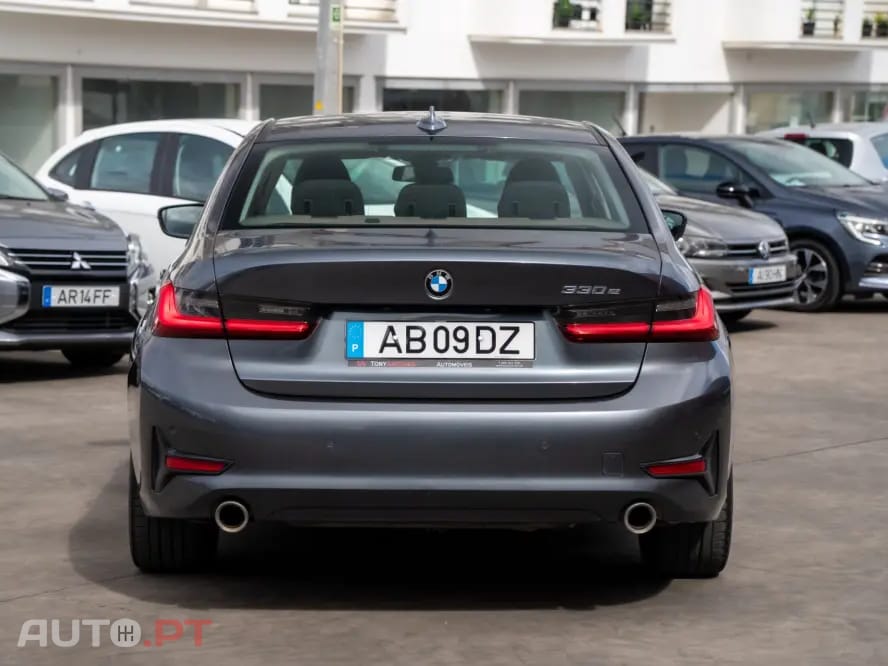 BMW 330 e Corporate Edition Auto — fotografia 6