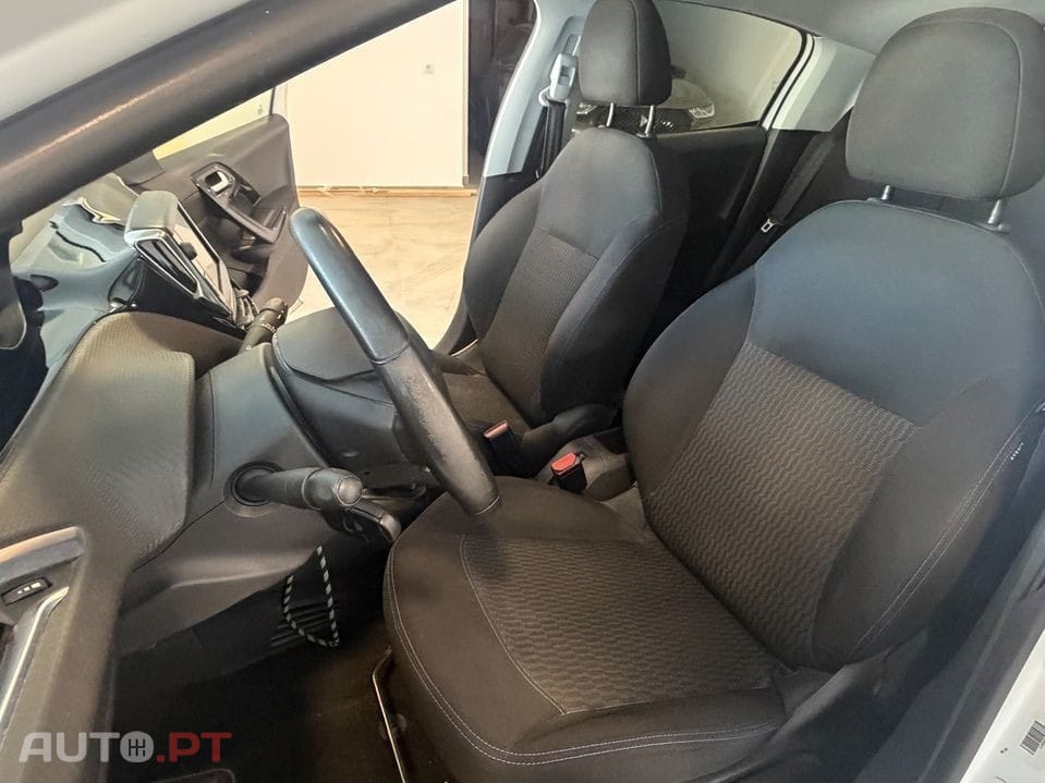 Peugeot 208 1.6 BlueHDi Style