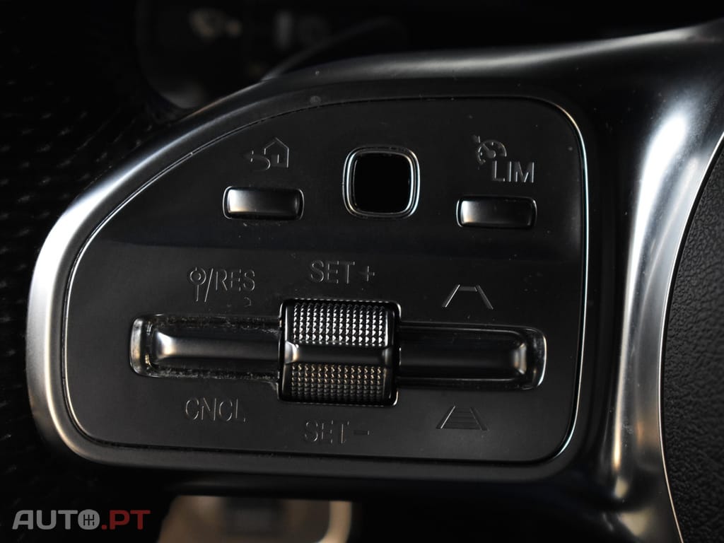 Mercedes-Benz A 250 e 8G-DCT AMG Line