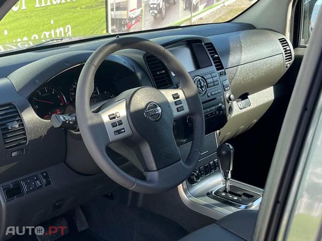 Nissan Navara 3.0 dCi V6 CD LE AT 4WD
