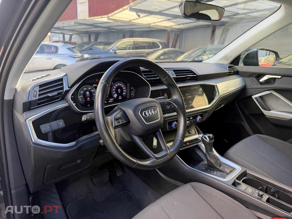Audi Q3 45 TFSIe S line S tronic