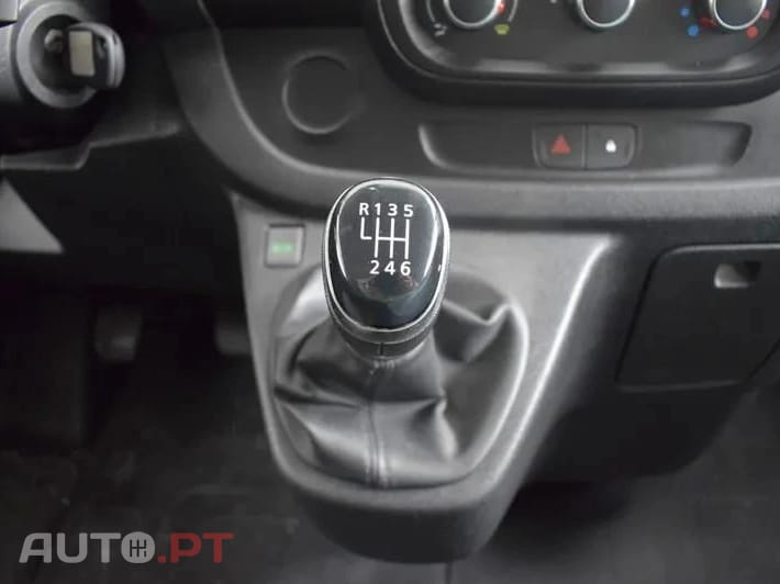 Renault Trafic 2.0 dCi L1H1 (C/ Frio)