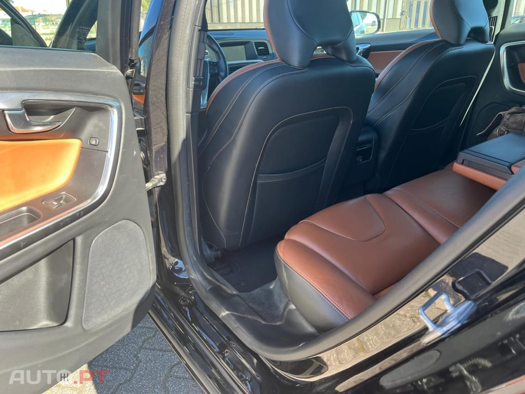 Volvo V60 D6 Twin Engine Geartronic RDesign