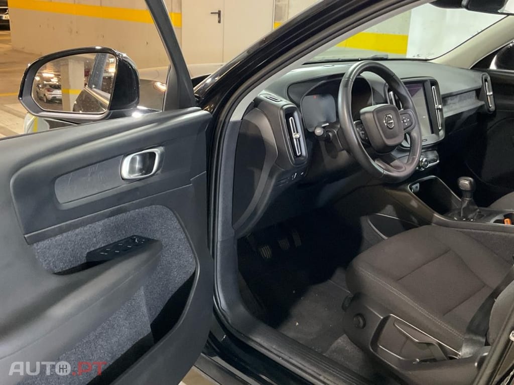Volvo XC40 1.5 T2 Momentum Core