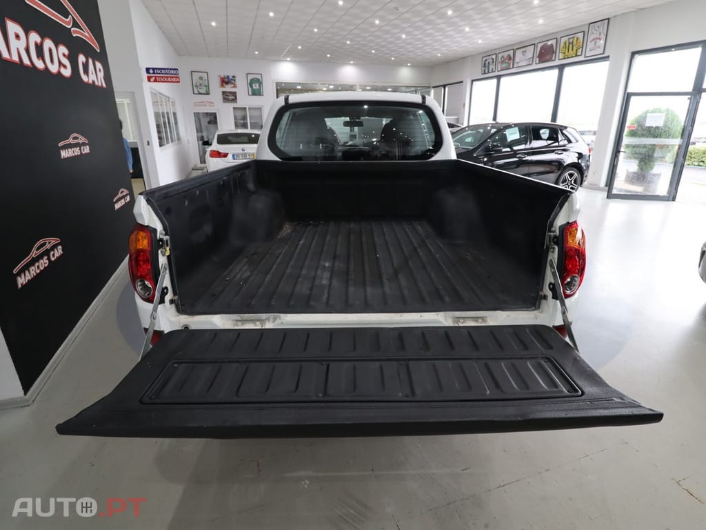 Mitsubishi L200 2.5 DI-D CD Invite CC 4WD