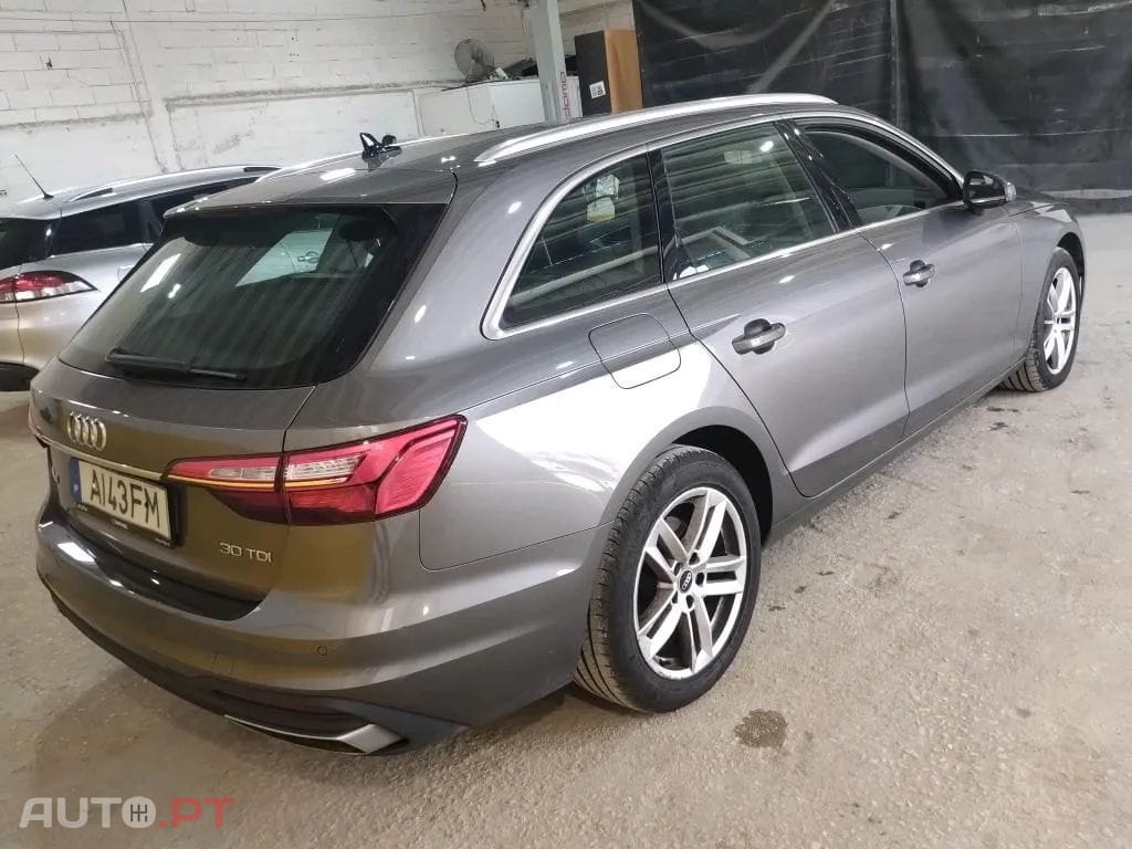 Audi A4 Avant 30 TDI S tronic