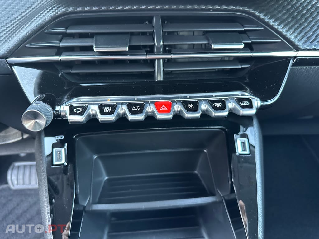 Peugeot 2008 1.2 PureTech Active EAT8