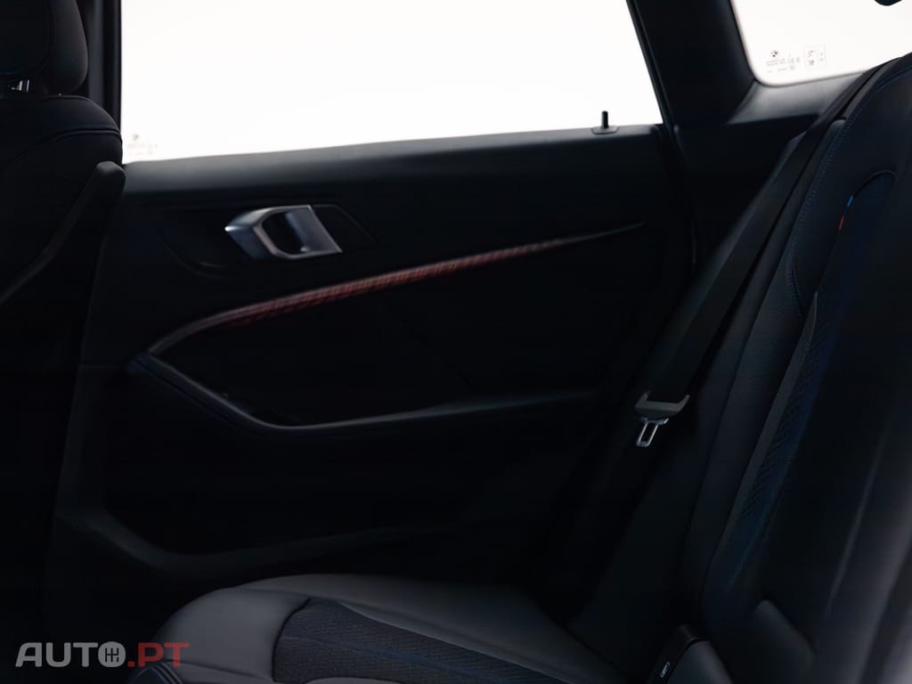 BMW 218 i Pack Desportivo M