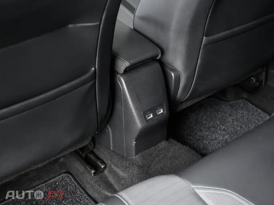 Peugeot E-2008 50 kWh Allure Pack