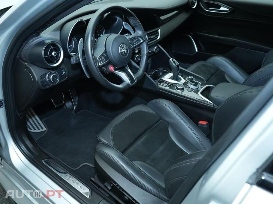 Alfa Romeo Giulia 2.9 V6 Bi-Turbo AT8 Quadrifoglio