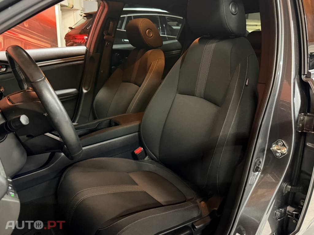 Honda Civic 1.0 i-VTEC Elegance Navi