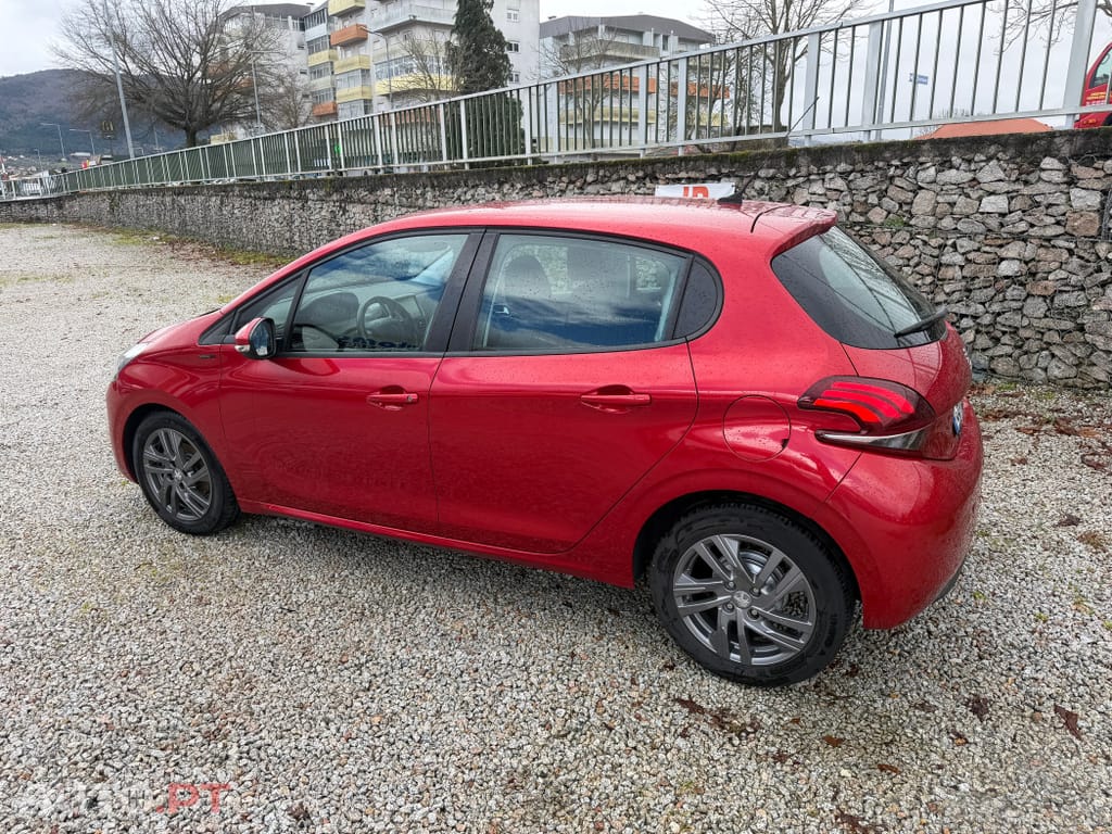 Peugeot 208 1.2 PureTech Signature