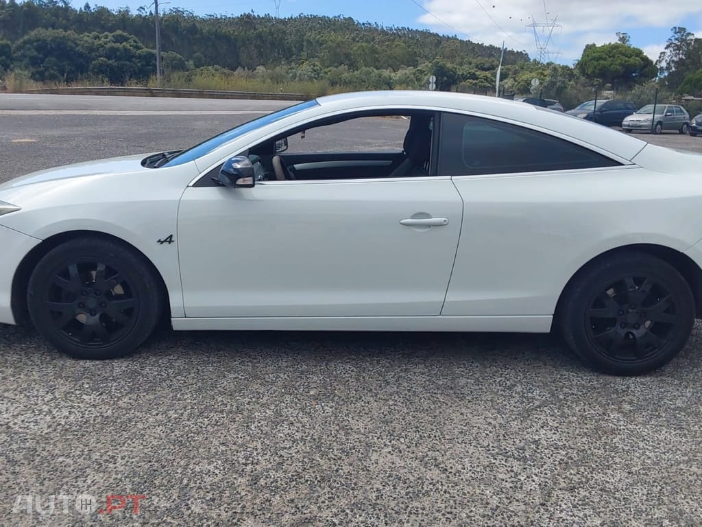 Renault Laguna Coupe Laguna Coupe 2.0 dCi Dynamique S 4Control