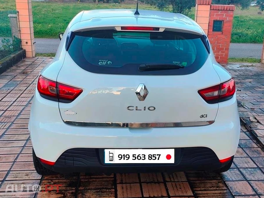 Renault Clio 1.5 dCi Zen / 89€ mês
