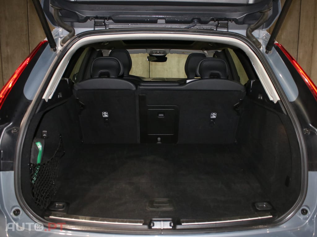 Volvo XC60 2.0 T6 PHEV Plus Dark AWD