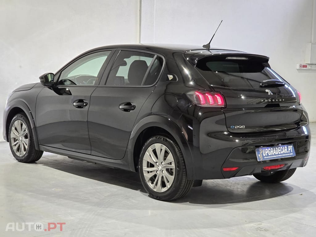 Peugeot E-208 50 kWh Allure Roadtrip