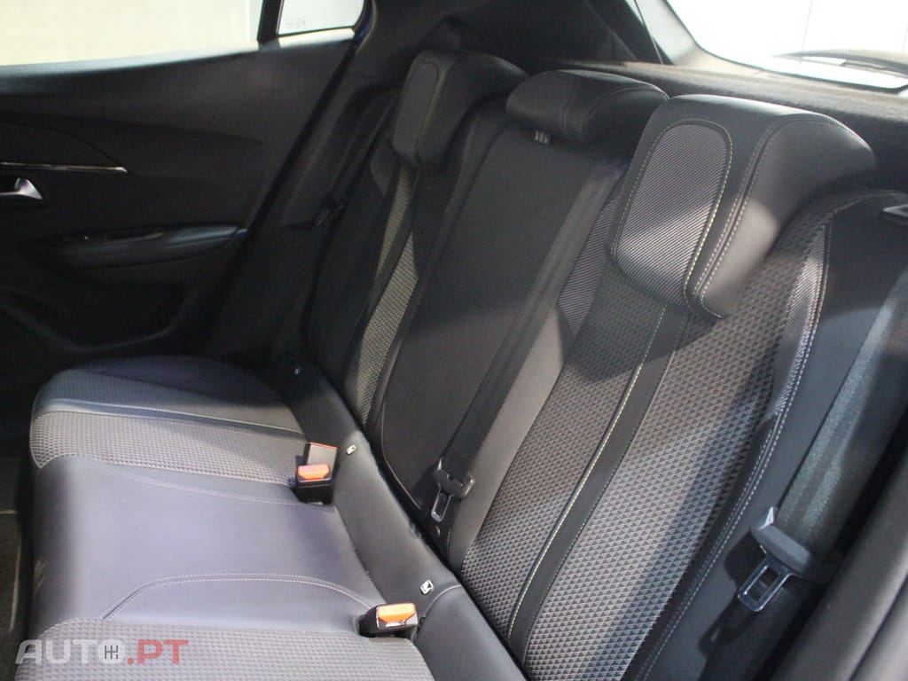 Peugeot 2008 1.2 PureTech GT EAT8