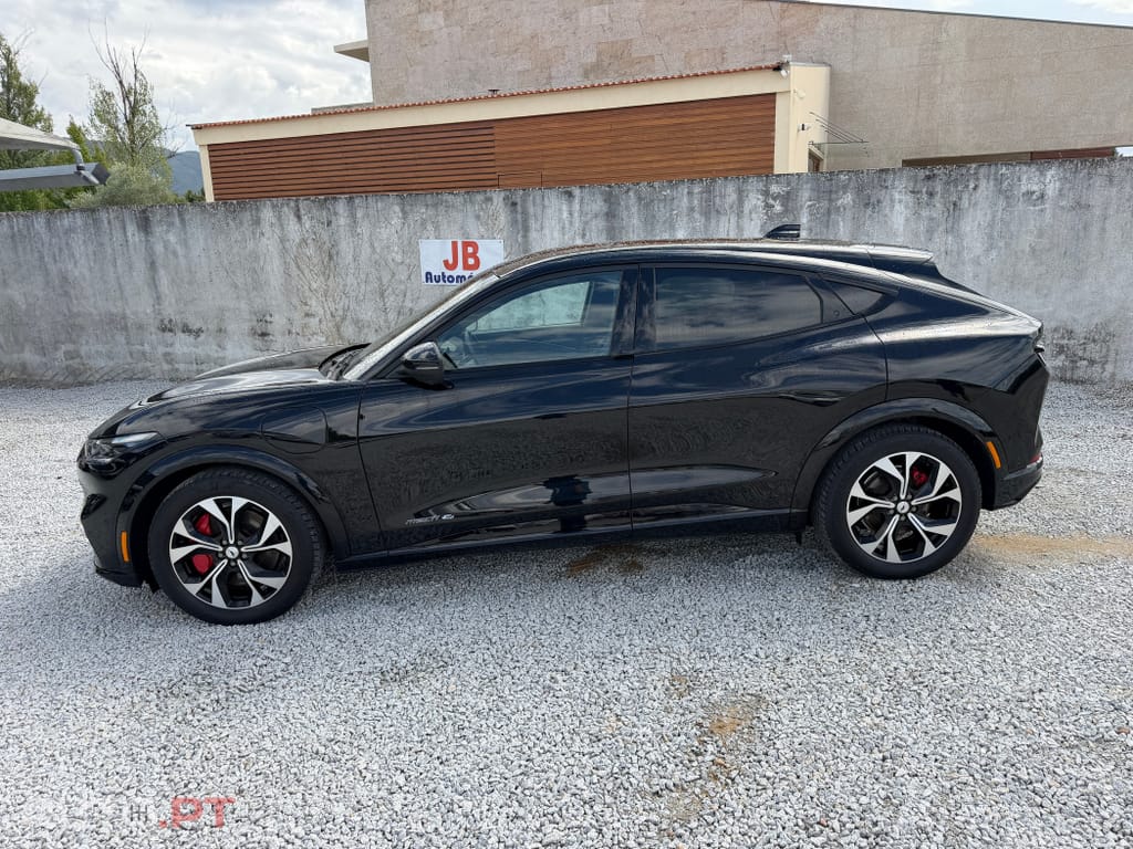 Ford Mustang Mach-E 75.7 kWh Premium AWD
