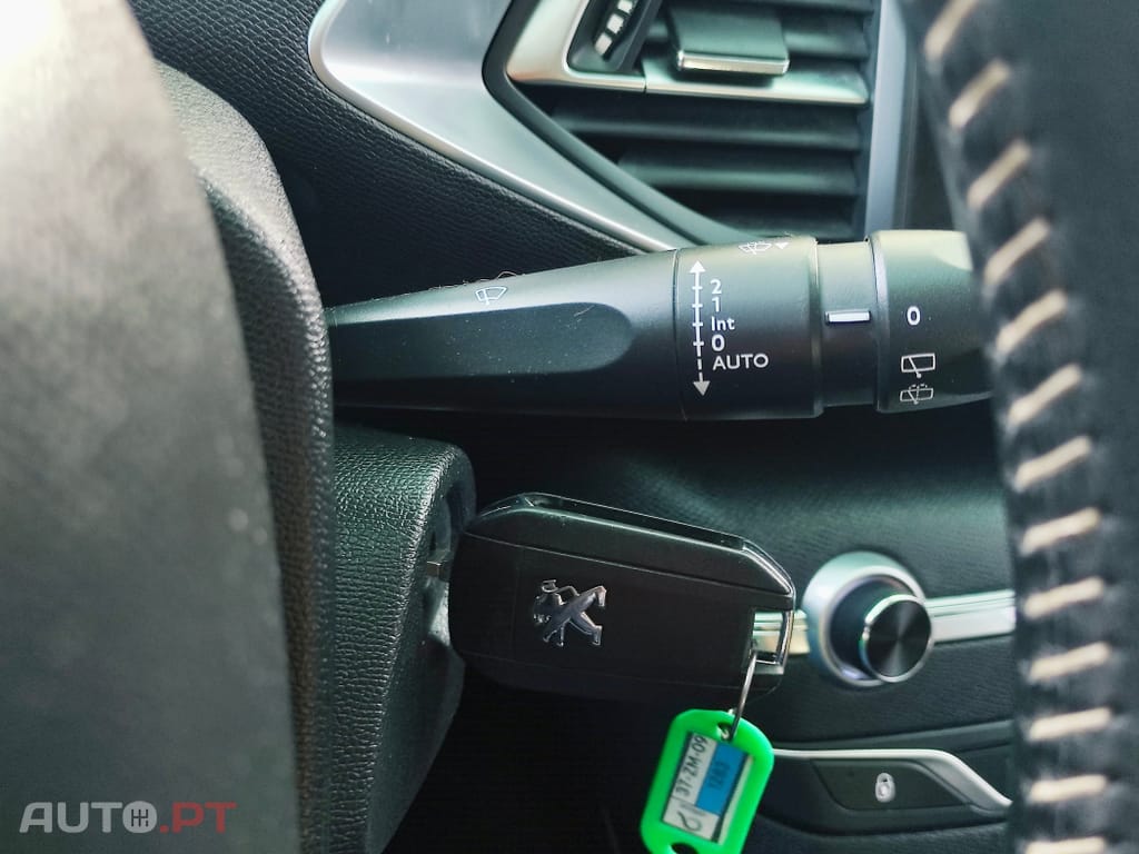 Peugeot 308 1.5 BlueHDi Business Line